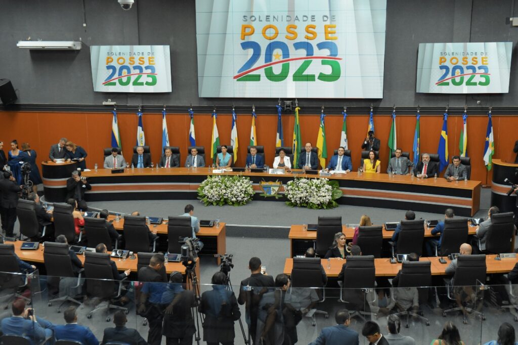 ELEITOS E REELEITOS Deputados Estaduais Tomam Posse Na Assembleia