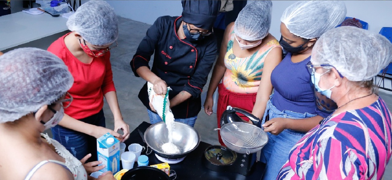 FESTAS DE FIM DE ANO <br/>  Escola do Legislativo inicia aulas de culinária para quem quer ganhar uma renda extra