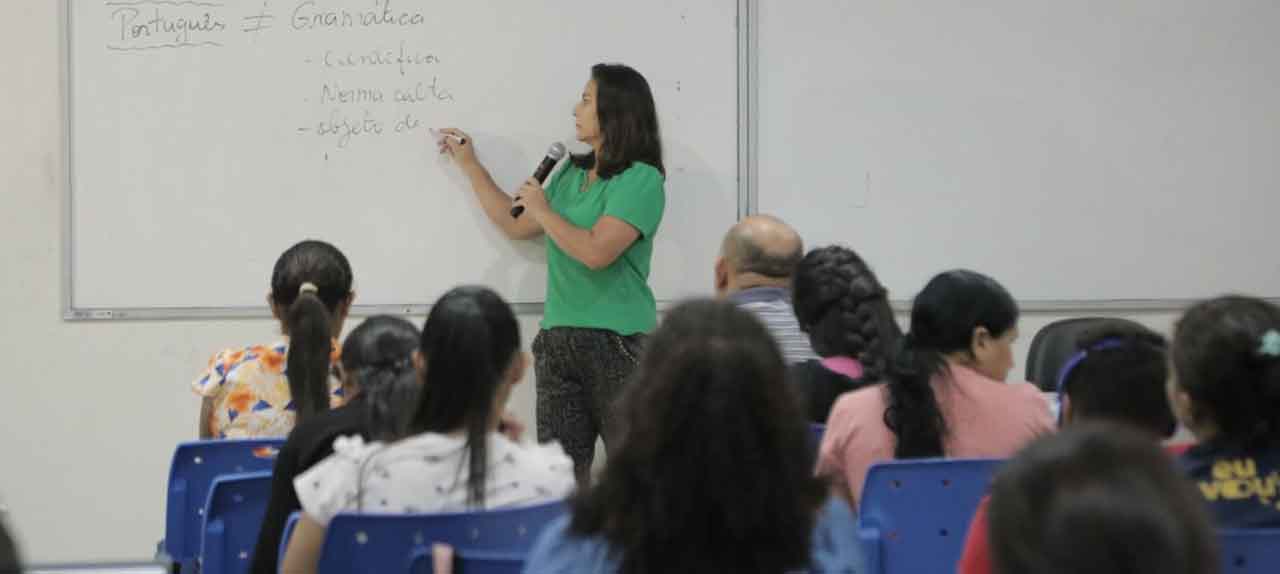 EDUCAÇÃO MUNICIPAL <br> Alunos da Escola do Legislativo lotam sala de aula de preparatório para concurso